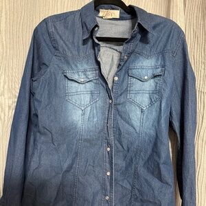 Lola Fitted Denim shirt with snaps Western Cut size L